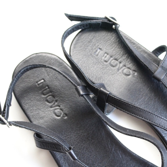 Inuovo Black Leather Thong Strap Sandals Size 8.5 Womens - Picture 2 of 5